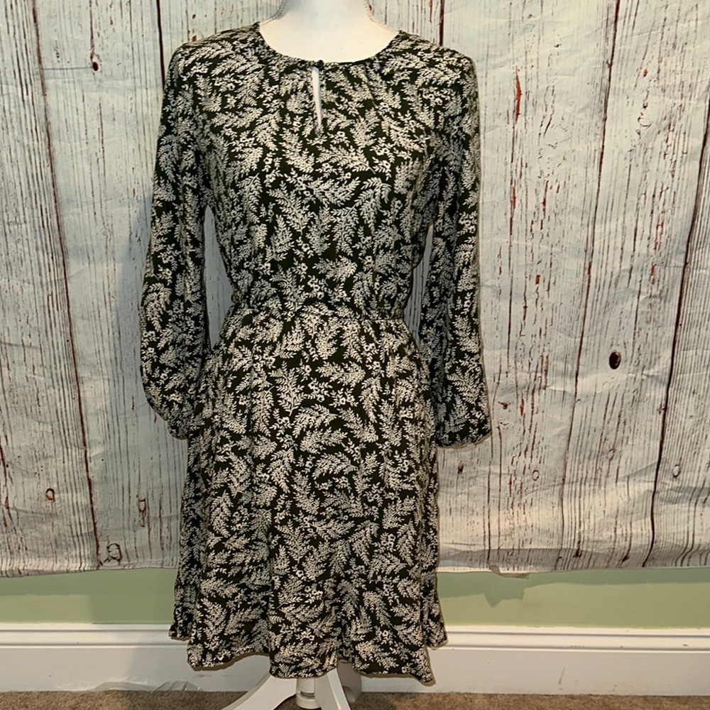 Old Navy Black and White A-line Dress with Crew Neck